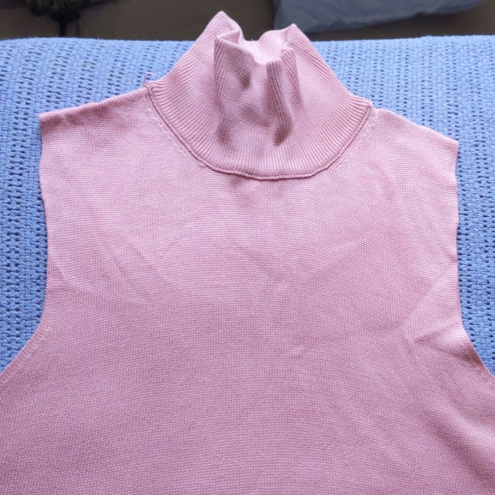 Fine gauge knit t/ neck